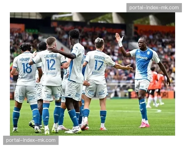 里昂迎战洛里昂，赛前训练重点演练破密集防守，定位球成关键战术准备