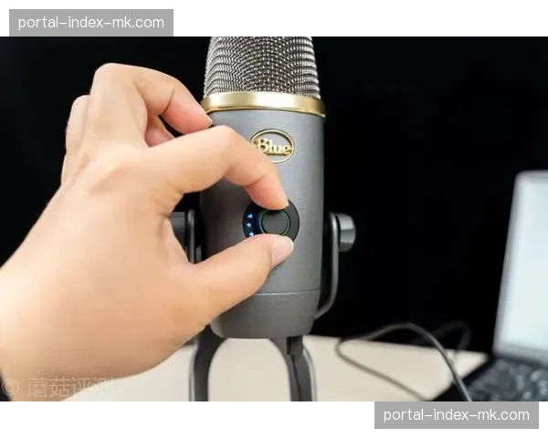 霍芬海姆主场启用新型“声音聚焦”麦克风阵列,提升转播中现场氛围音收录音质 霍芬海姆主场启用新型“声音聚焦”麦克风阵列,提升转播中现场氛围音收录音质